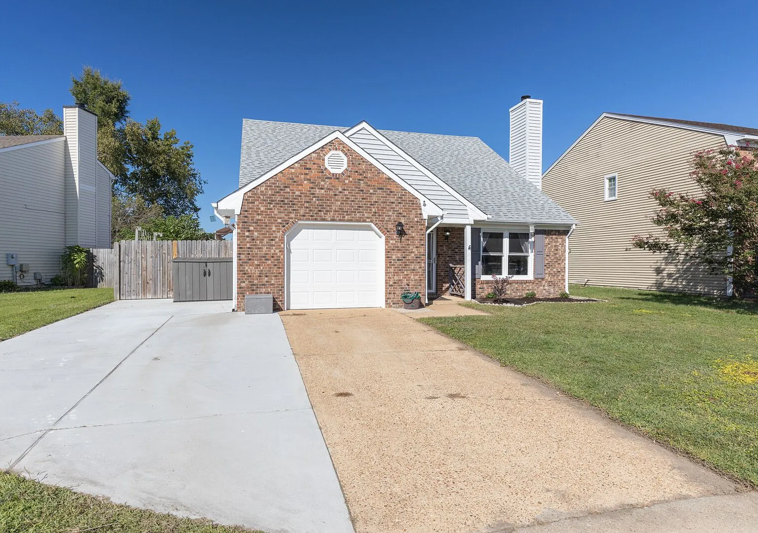 Contemporary 5BR/3BA Single Family Home with Attached Garage situated in beautiful Glenwood! — Photo 4