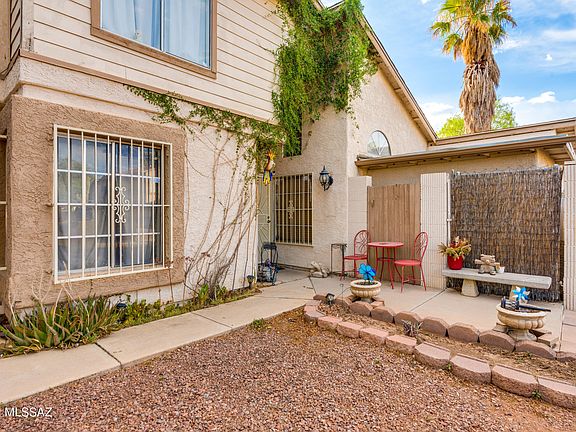 2nd image of 3044 W Placita De La Roseta