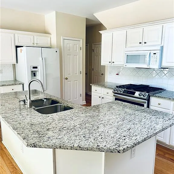 811 Valley Dr — Photo 9