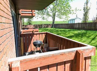 16 Flett Cres NE #2, Airdrie, AB T4B2A9