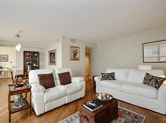 4th image of 400 E Ohio St APT 2404