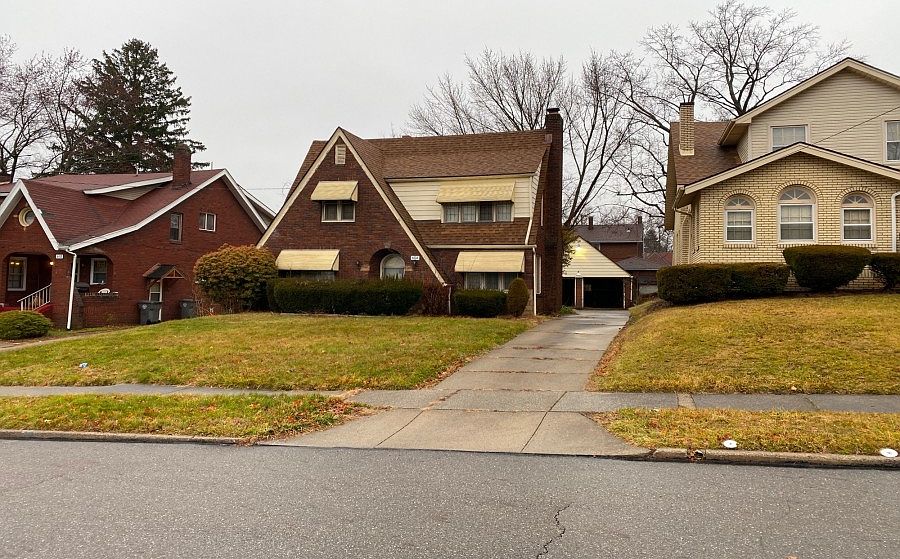 2nd image of 604 Mistletoe Ave
