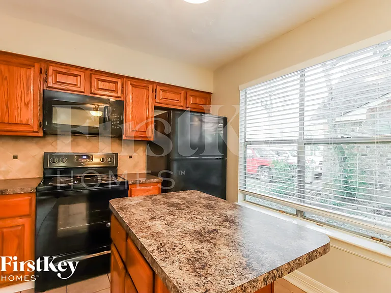 3210 Lake Stream Dr — Photo 9