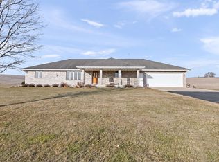 2188 W Cedarville Rd, Freeport, IL 61032