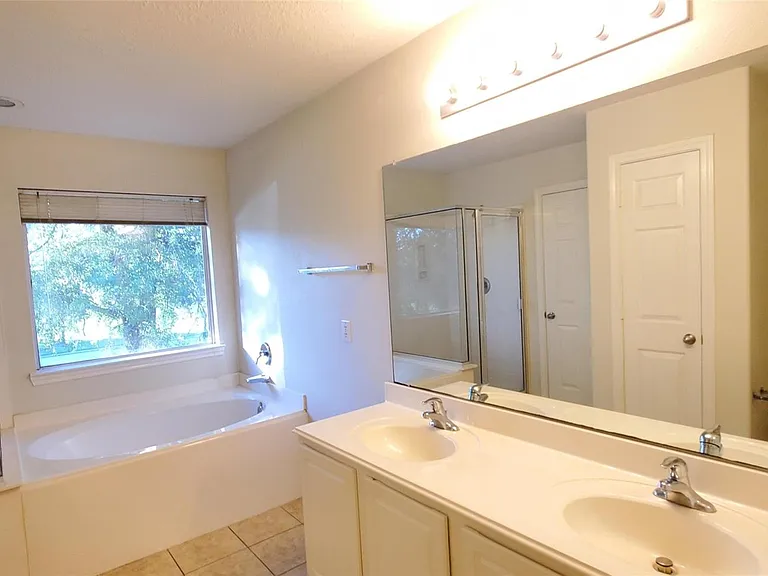 13043 Peppergate Ln — Photo 6