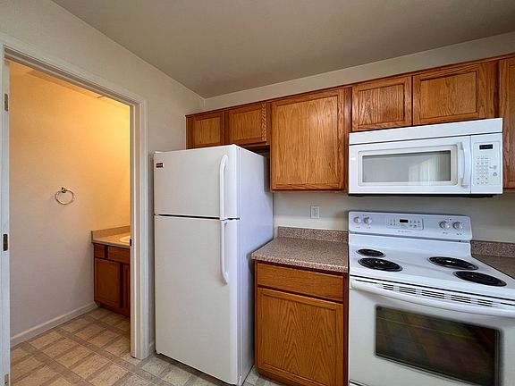 5th image of 775 Sunny Ln Unit D