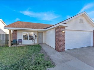 1252 W Bishop Dr, Rogers, AR 72756