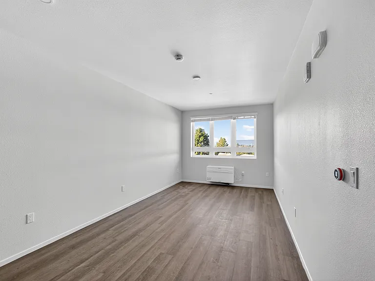 Dry Creek Crossing Apartments — Photo 43