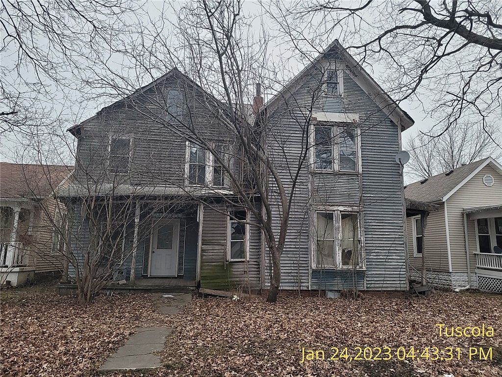 206 E Houghton St, Tuscola, IL 61953 Zillow