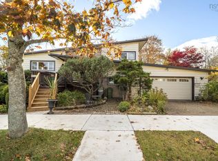 7082 Murdoch Ave, Halifax, NS B3L 2G7