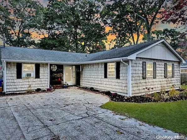 102 Revilo Avenue, Shirley, NY 11967