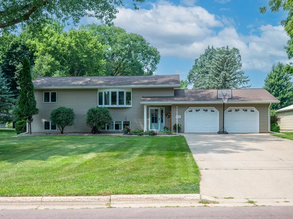 912 Shoreacres Dr, Fairmont, MN 56031