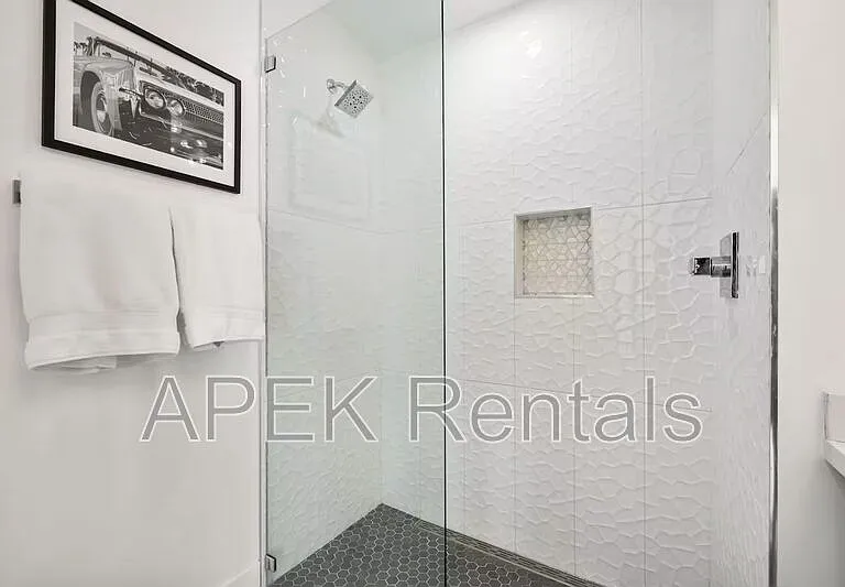 945 N Buttonwillow Cir — Photo 37