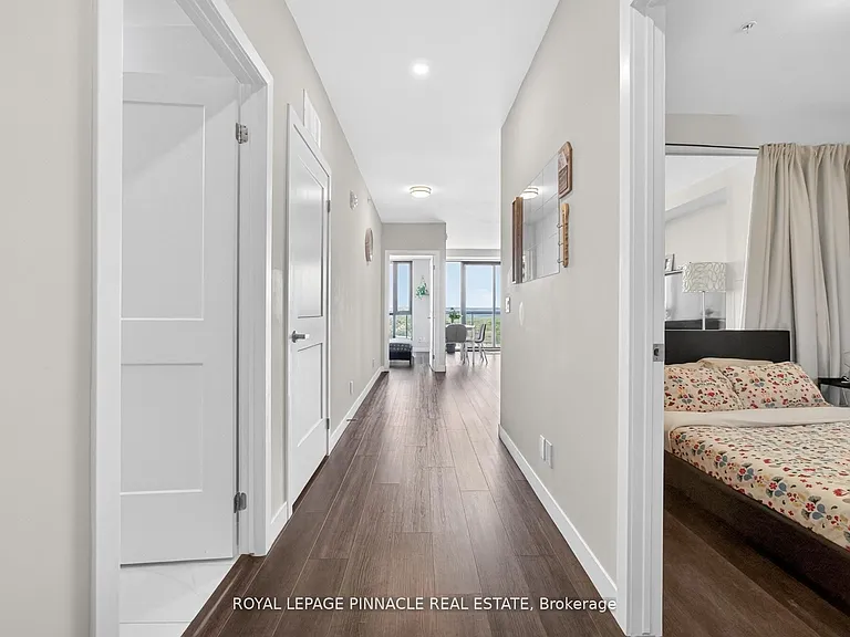 15 Queen St S #2303 — Photo 10