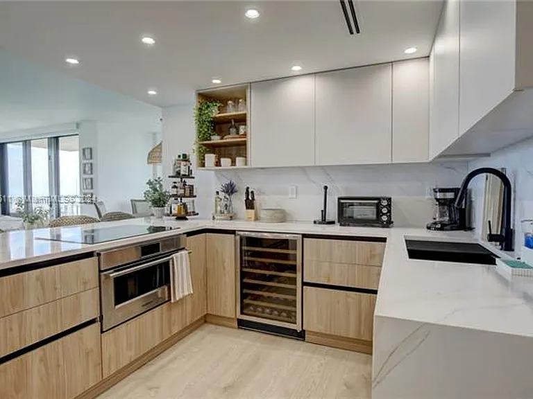 1121 Crandon Blvd #D1201 — Photo 4