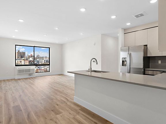 4th image of 433 62nd St #412
