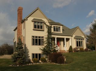 15 Old Blossom Hill Rd, Lebanon, NJ 08833