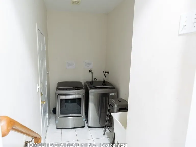154 Goldenwood Cres — Photo 12