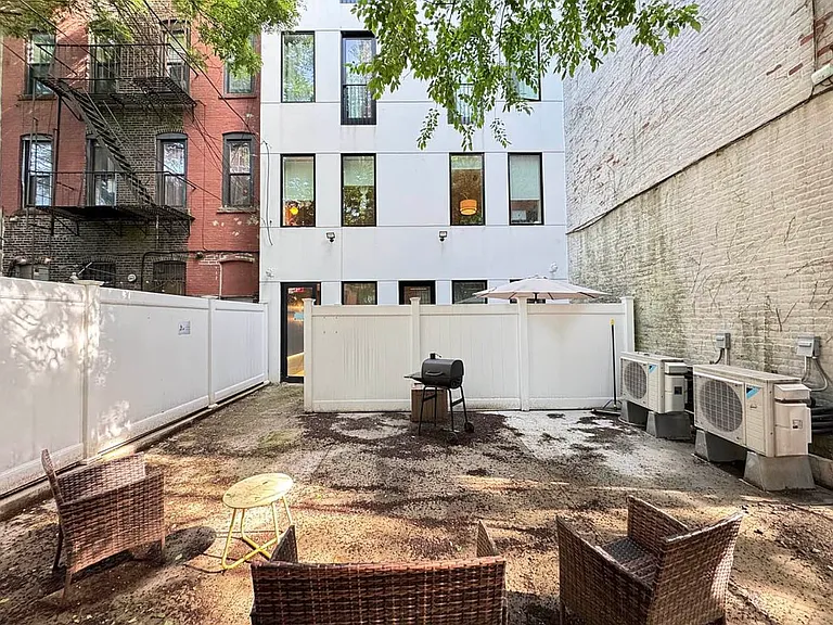 727 Dekalb Ave #4B — Photo 2