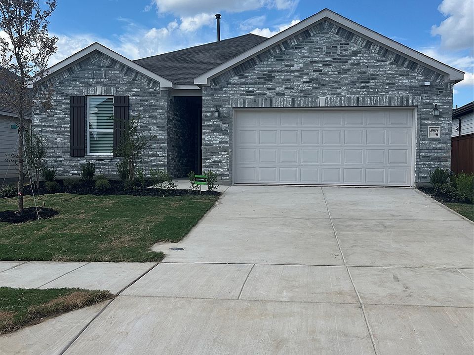 1st image of 3909 Belleview Pl