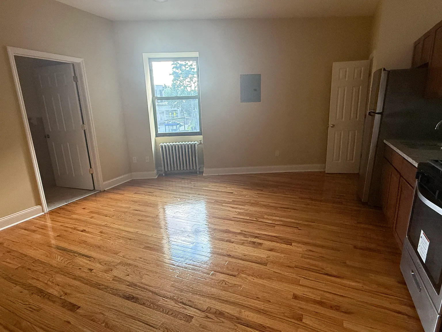 1 bed, 700 sqft, $1,800 — Photo 2