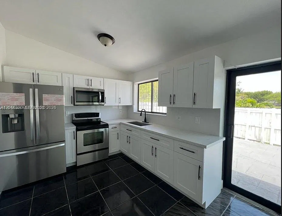 Waterside Townhomes Sec 1 — Photo 2