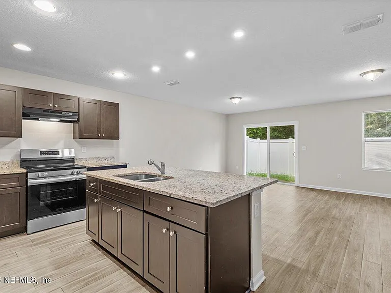 8206 Halls Hammock Ct — Photo 7