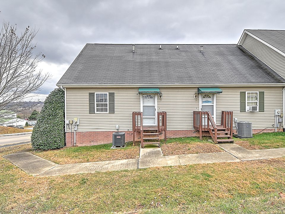 1st image of 302 Cambridgeshire Ct #101
