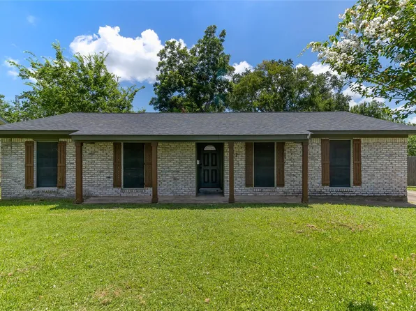 117 Cannon St, Clute, TX 77531