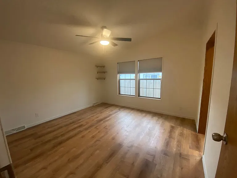 1027 Falls Creek Dr — Photo 5