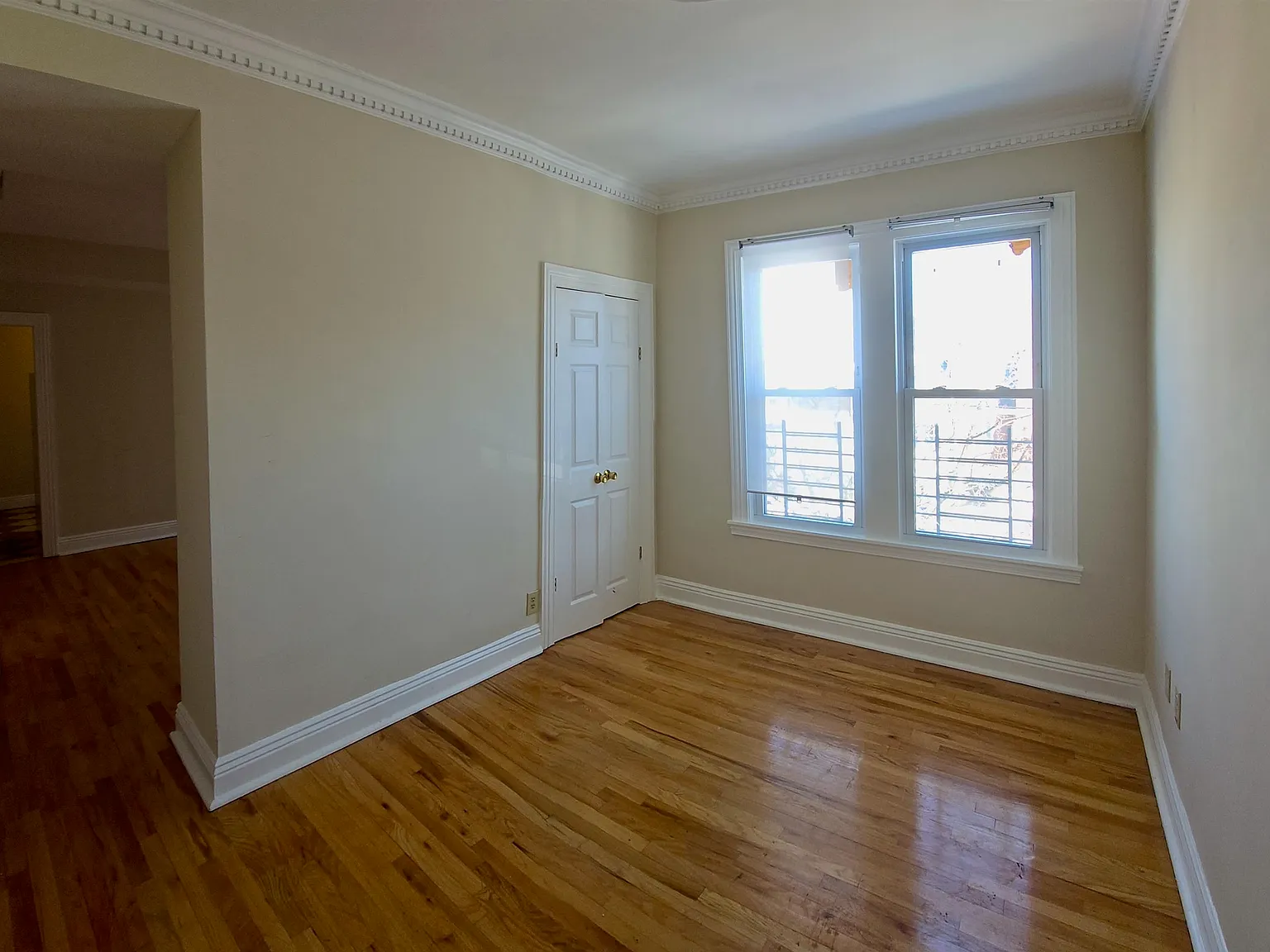 2 bed, 1.0 bath, 1075 sqft, $2,200 — Photo 3
