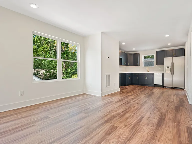 711 Gerard St #A — Photo 11