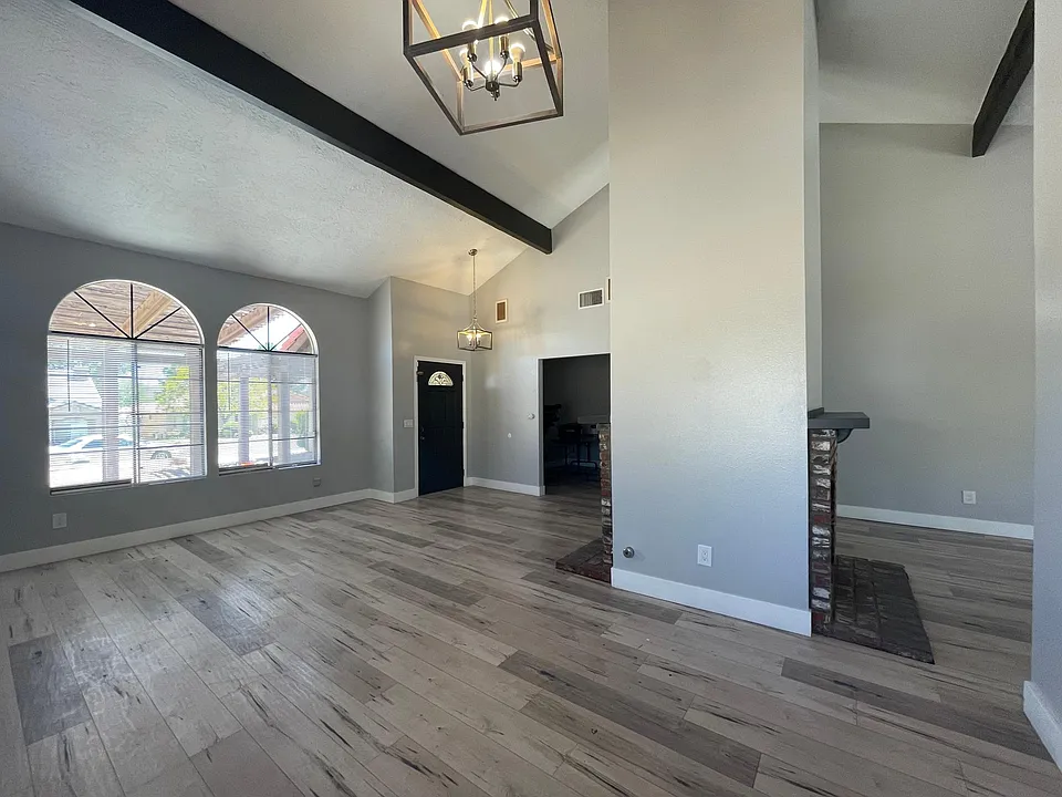 14723 Blue Grass Dr