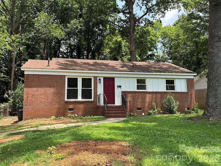 2627 Dora Dr — Photo 3