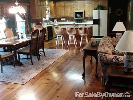 Dinning Area
						:
						Dinning table or bar