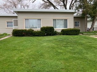 211 Elm Pl, South Lyon, MI 48178