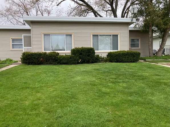 211 Elm Pl, South Lyon, MI 48178