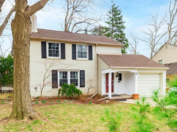 10 Byfield Ln, Dearborn, MI 48120