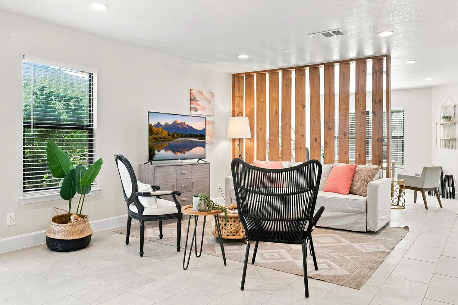 4 bed, 2.0 bath, $4,918 — Photo 3