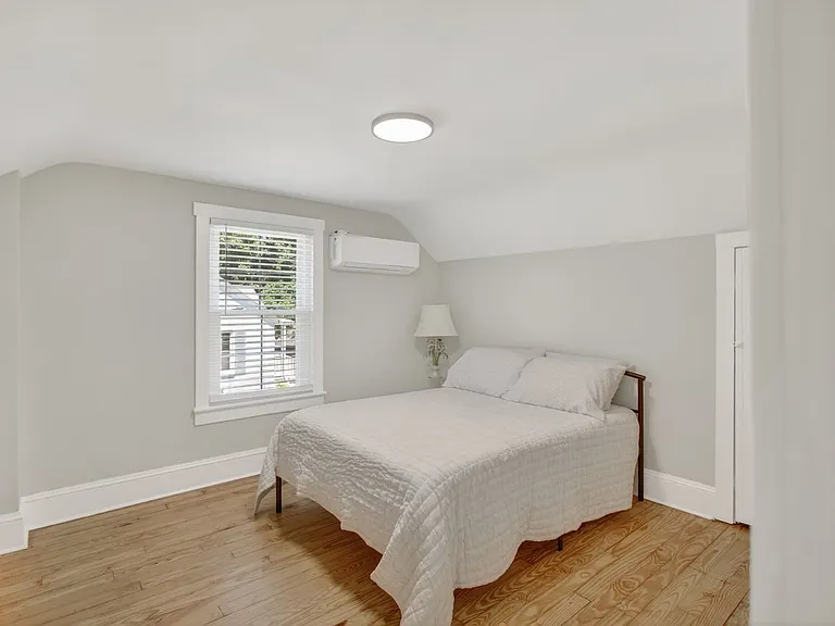 131 S Willow St — Photo 24