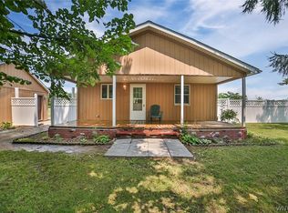 4131 Saunders Settlement Rd, Sanborn, NY 14132