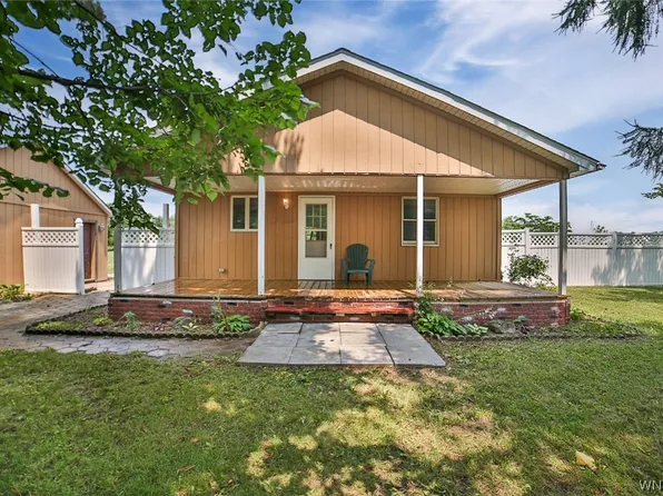 4131 Saunders Settlement Rd, Sanborn, NY 14132