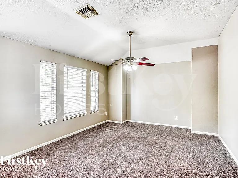 518 Foxglove Dr — Photo 9