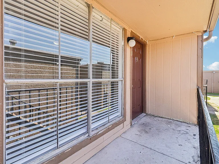 16-web-or-mls-Dumfries Dr Unit 410-S2802-001