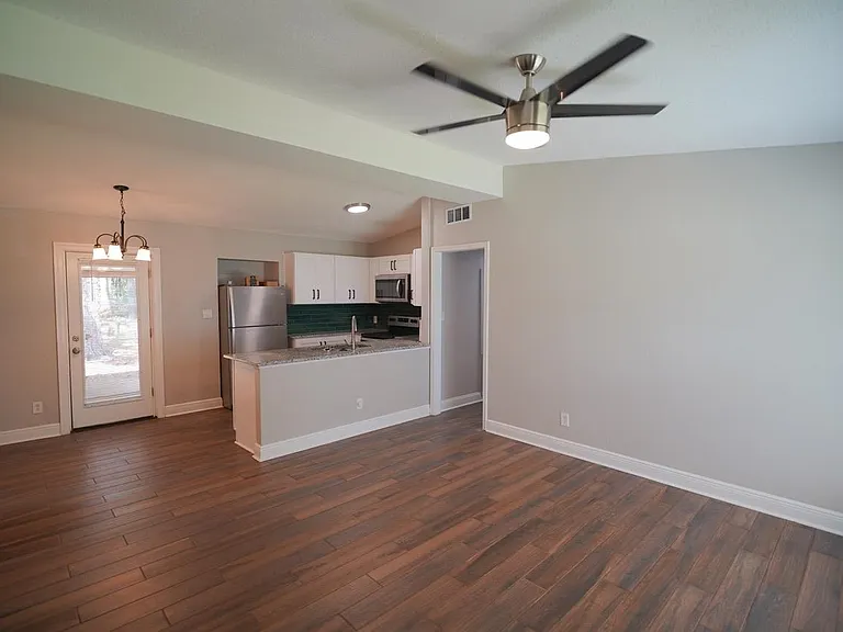 1682 Mayhew St — Photo 3