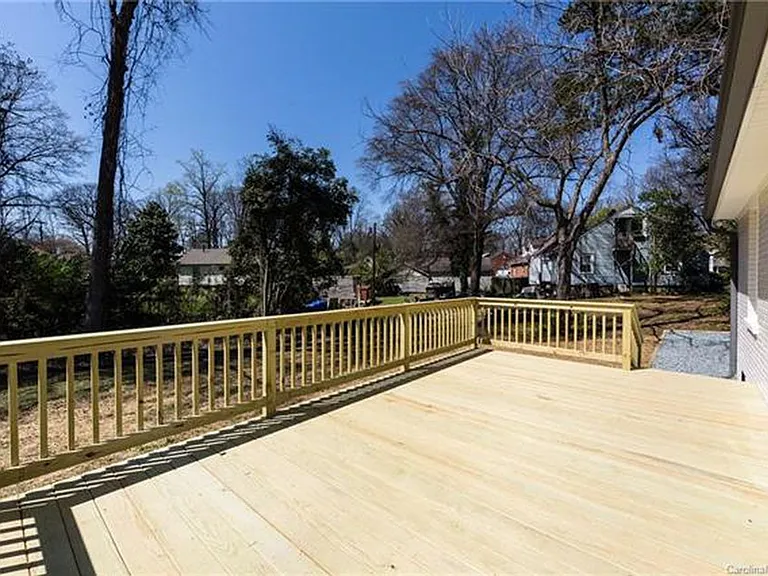 2939 Dogwood Ave — Photo 9