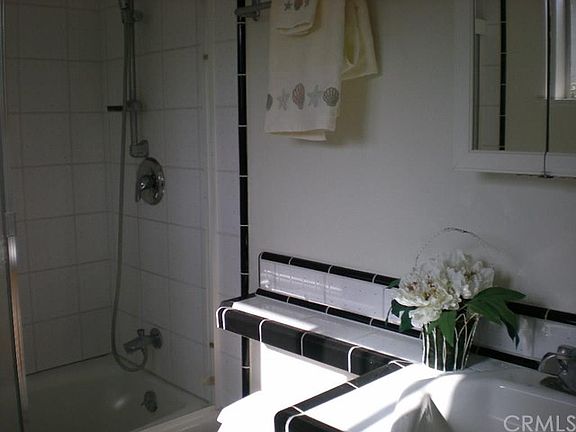 5th image of 533 Avenue C #A
