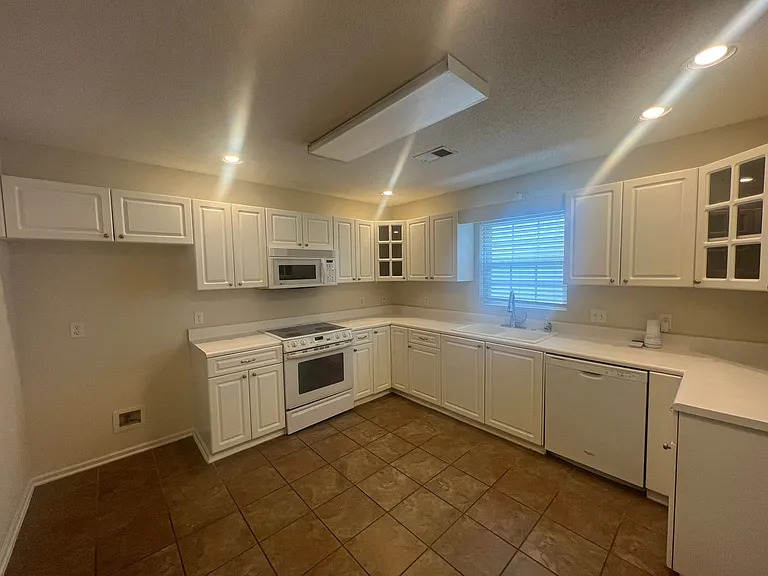 253 Riverrun Dr — Photo 28