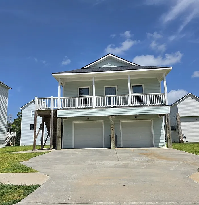 6211 Red Oak Dr