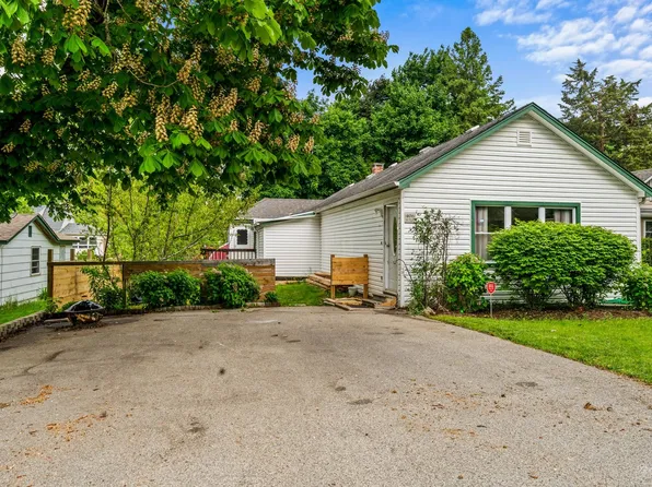 406 Lake Shore Blvd, Wauconda, IL 60084